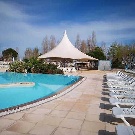 Meuble De Tourisme 6/8 Pers Bord De Sur 4* Prázdninový areál