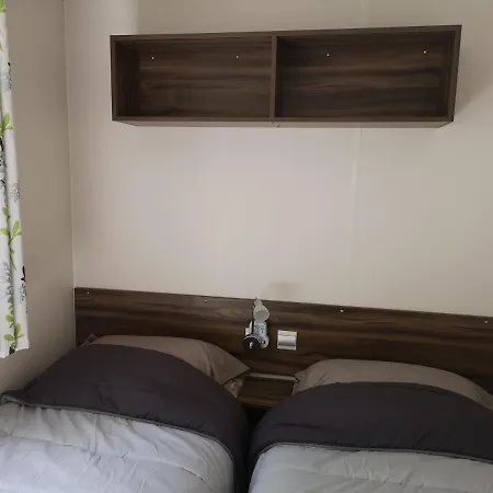 Prázdninový areál Meuble De Tourisme 6/8 Pers Bord De Sur 4*